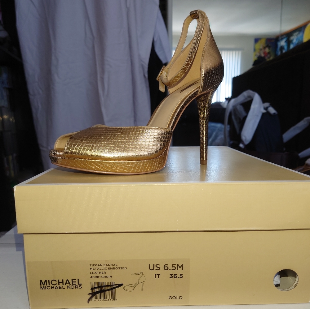 MK Tiegan Sandal Metallic Embossed Leather